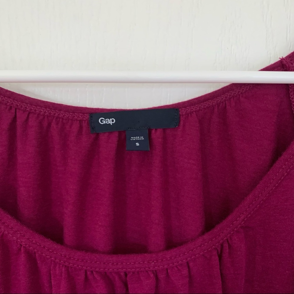 GAP top - Picture 2 of 4